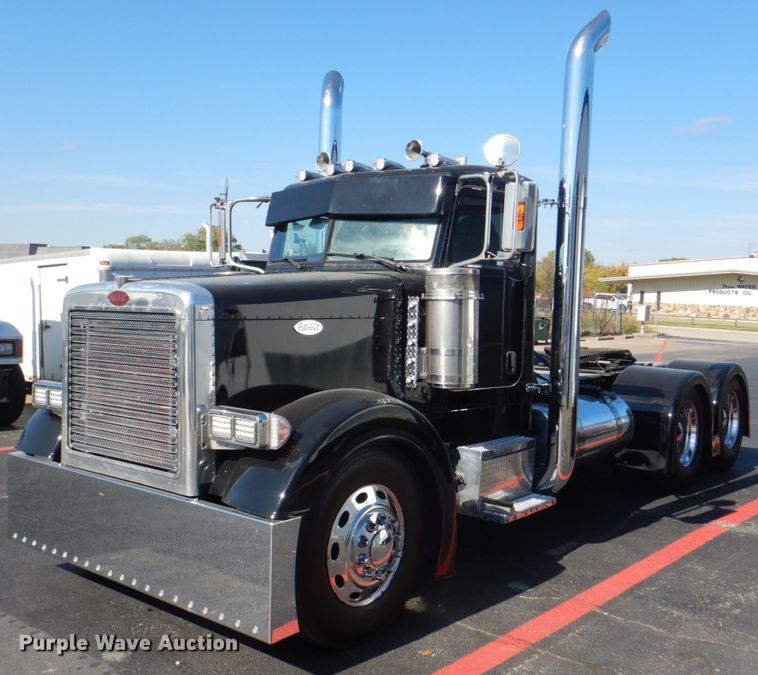 image for item DH7310 2005 Peterbilt 379  semi truck
