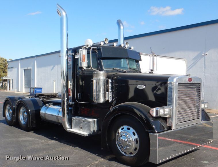 image for item DH7310 2005 Peterbilt 379  semi truck