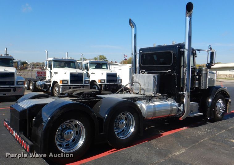 image for item DH7310 2005 Peterbilt 379  semi truck