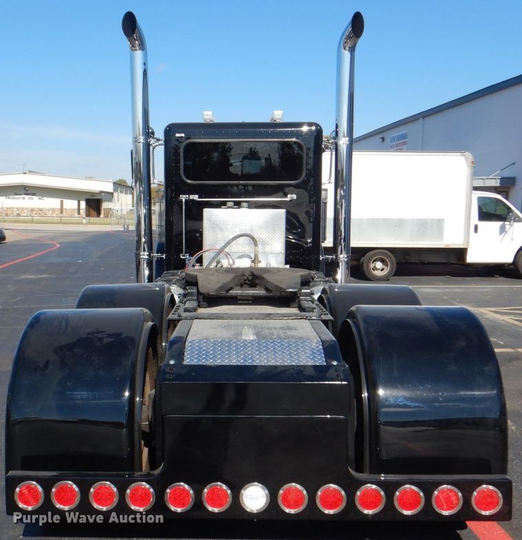 image for item DH7310 2005 Peterbilt 379  semi truck