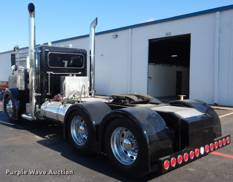 image for item DH7310 2005 Peterbilt 379  semi truck