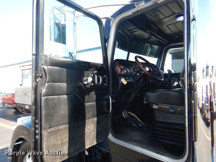 image for item DH7310 2005 Peterbilt 379  semi truck