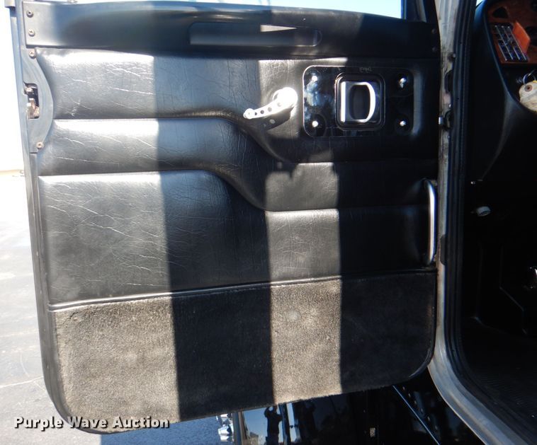 image for item DH7310 2005 Peterbilt 379  semi truck