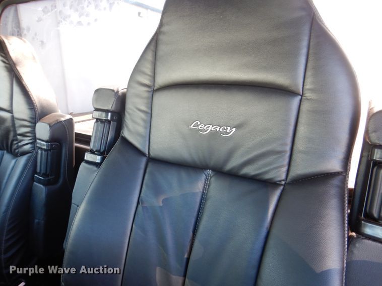 image for item DH7310 2005 Peterbilt 379  semi truck