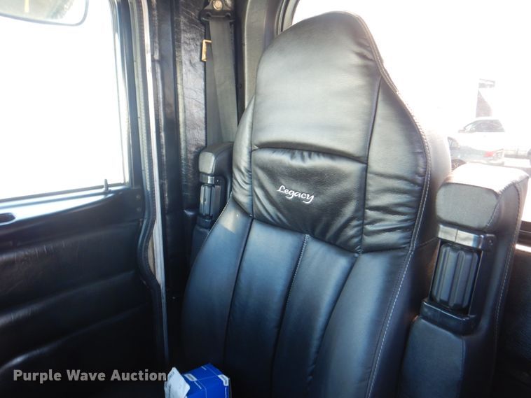 image for item DH7310 2005 Peterbilt 379  semi truck