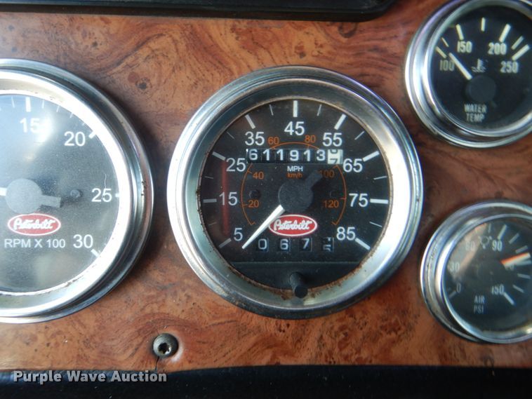 image for item DH7310 2005 Peterbilt 379  semi truck