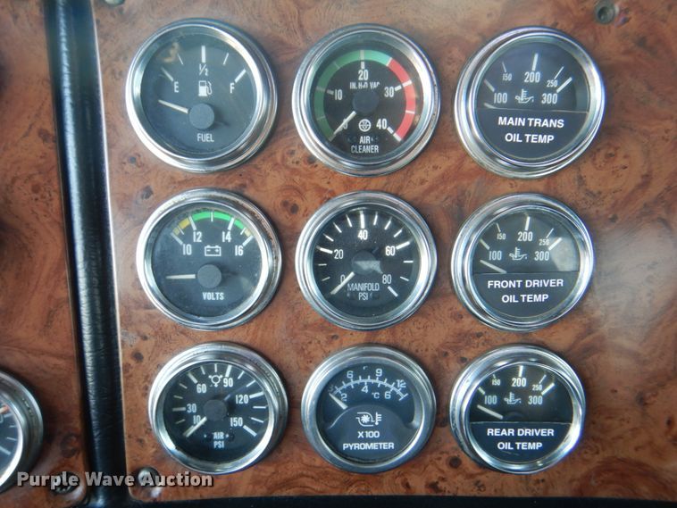 image for item DH7310 2005 Peterbilt 379  semi truck