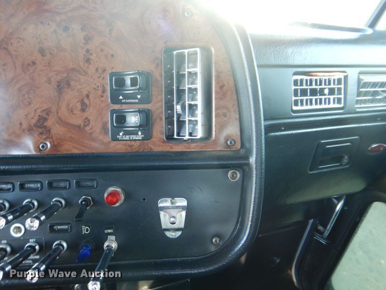 image for item DH7310 2005 Peterbilt 379  semi truck