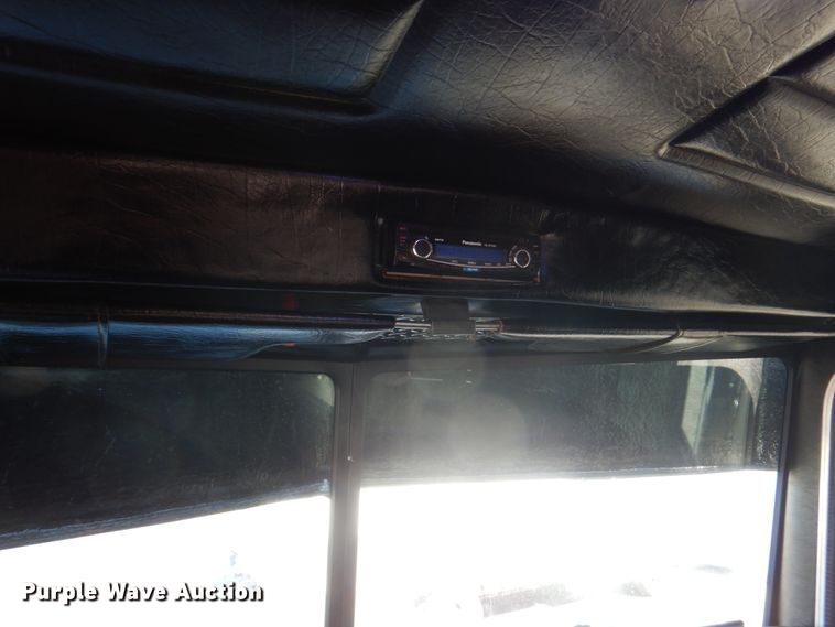 image for item DH7310 2005 Peterbilt 379  semi truck