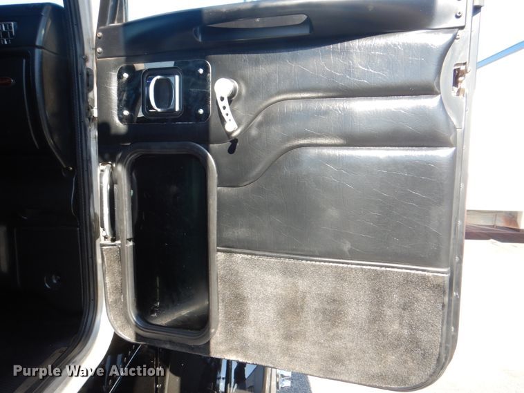 image for item DH7310 2005 Peterbilt 379  semi truck