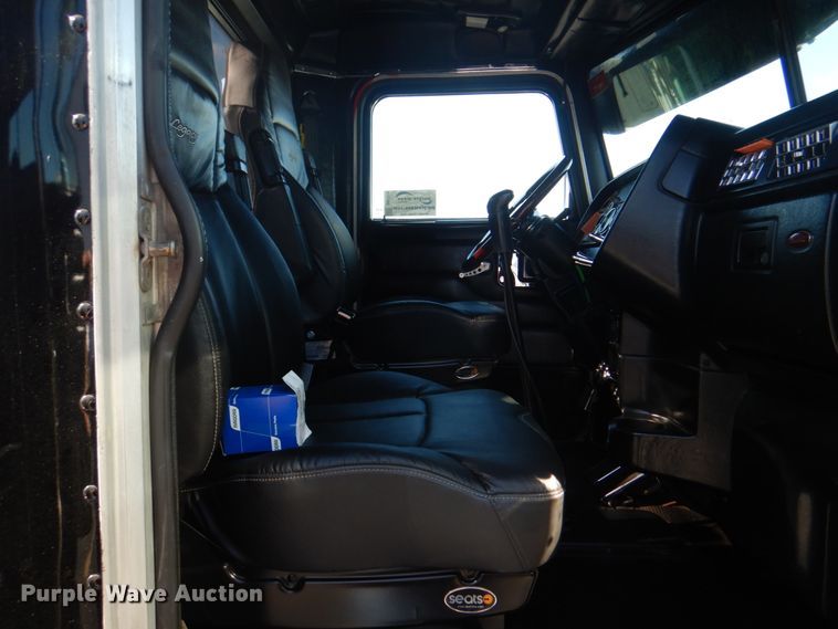 image for item DH7310 2005 Peterbilt 379  semi truck