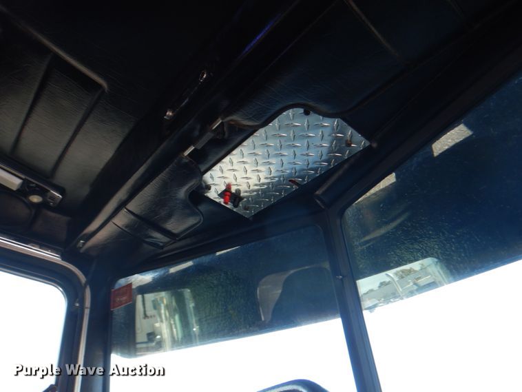 image for item DH7310 2005 Peterbilt 379  semi truck