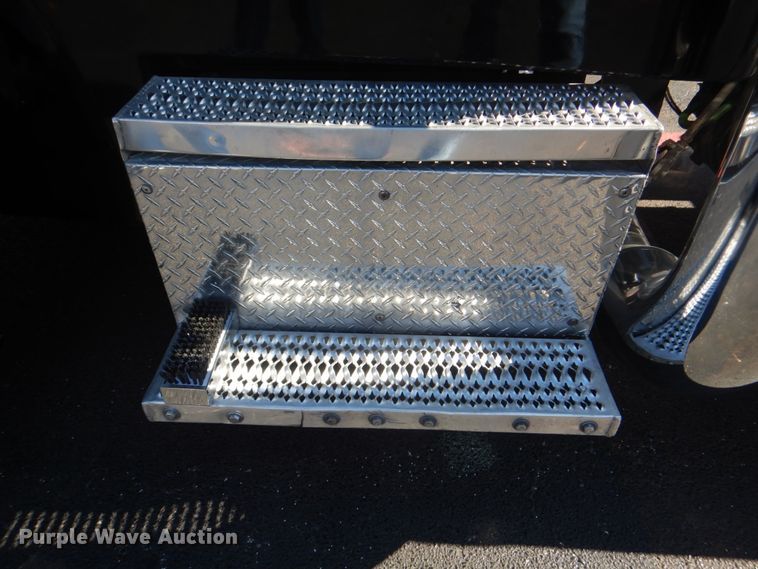 image for item DH7310 2005 Peterbilt 379  semi truck