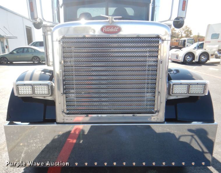 image for item DH7310 2005 Peterbilt 379  semi truck
