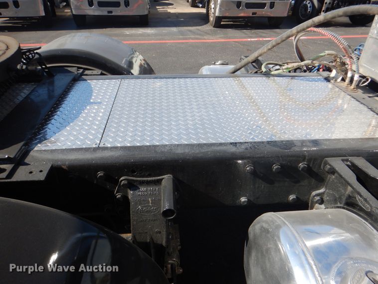 image for item DH7310 2005 Peterbilt 379  semi truck