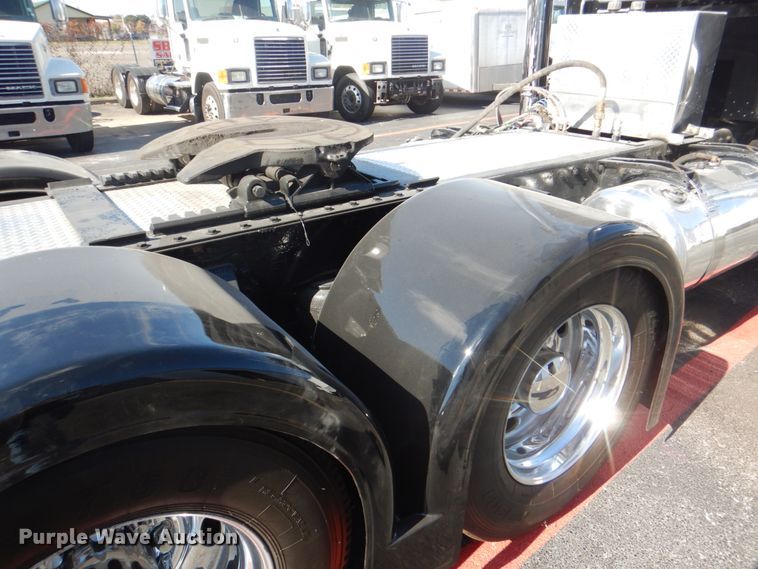 image for item DH7310 2005 Peterbilt 379  semi truck