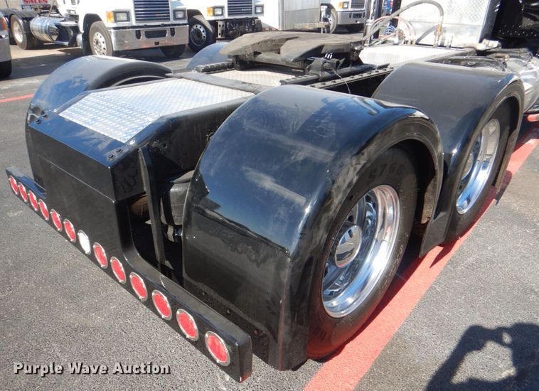 image for item DH7310 2005 Peterbilt 379  semi truck