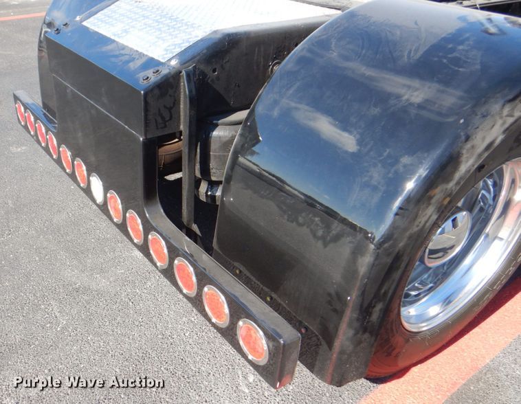 image for item DH7310 2005 Peterbilt 379  semi truck