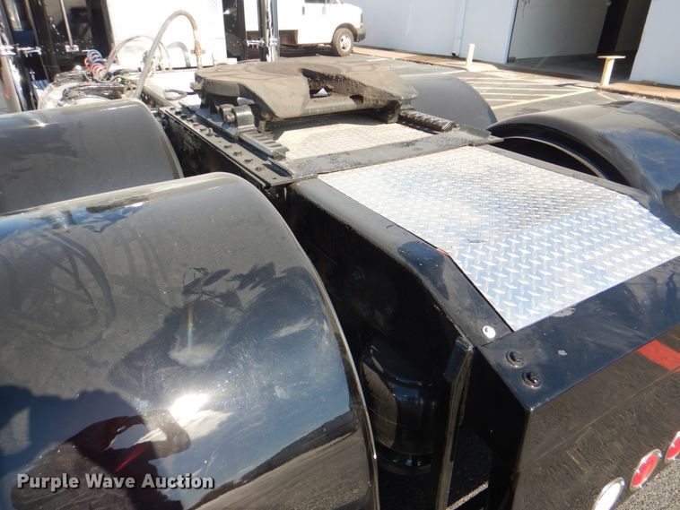 image for item DH7310 2005 Peterbilt 379  semi truck