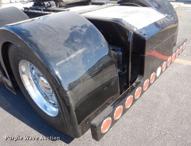 image for item DH7310 2005 Peterbilt 379  semi truck