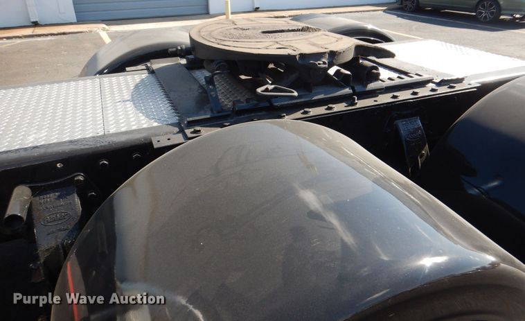 image for item DH7310 2005 Peterbilt 379  semi truck