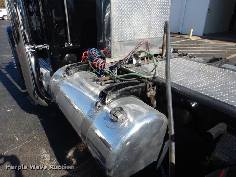 image for item DH7310 2005 Peterbilt 379  semi truck