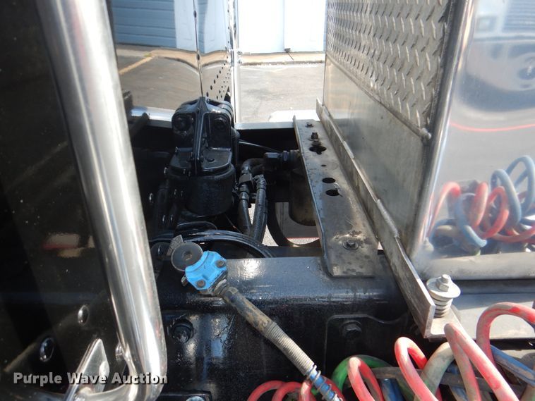 image for item DH7310 2005 Peterbilt 379  semi truck