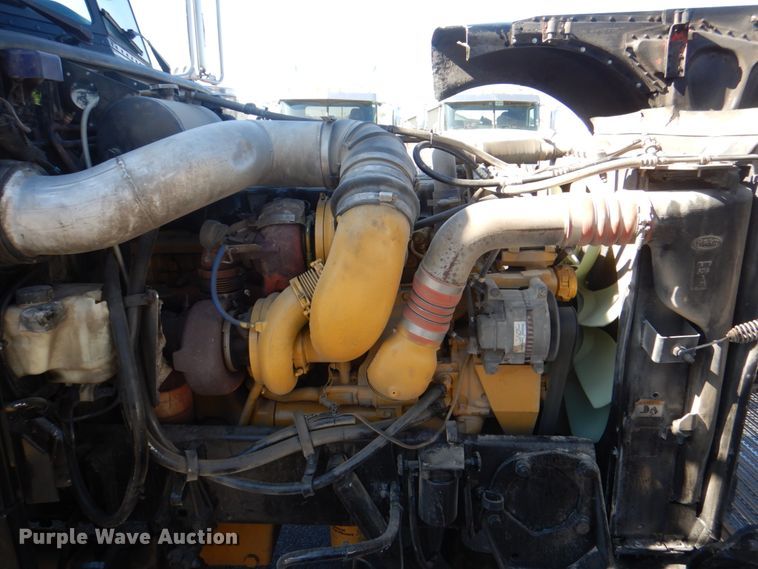 image for item DH7310 2005 Peterbilt 379  semi truck