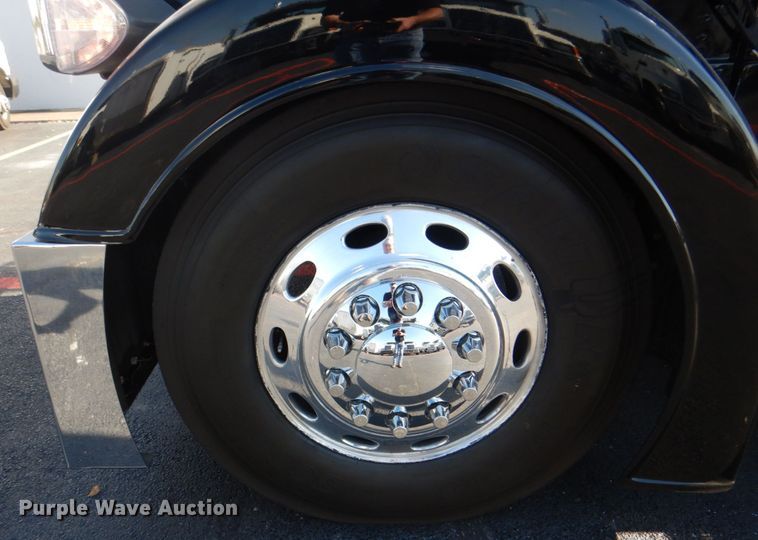 image for item DH7310 2005 Peterbilt 379  semi truck