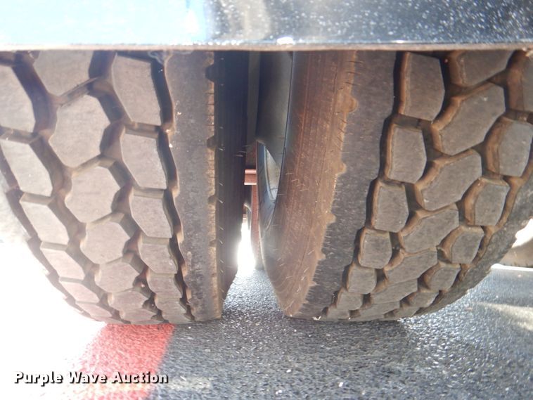 image for item DH7310 2005 Peterbilt 379  semi truck