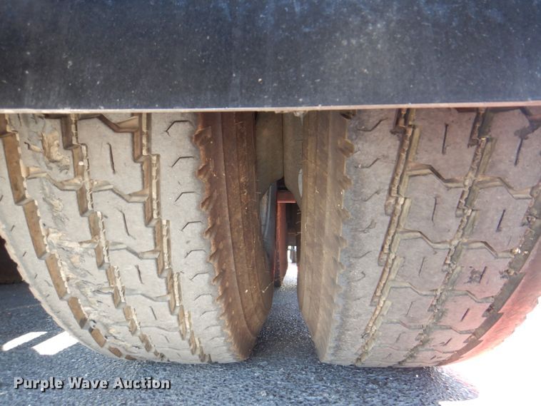 image for item DH7310 2005 Peterbilt 379  semi truck