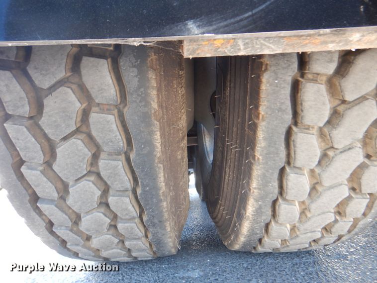 image for item DH7310 2005 Peterbilt 379  semi truck