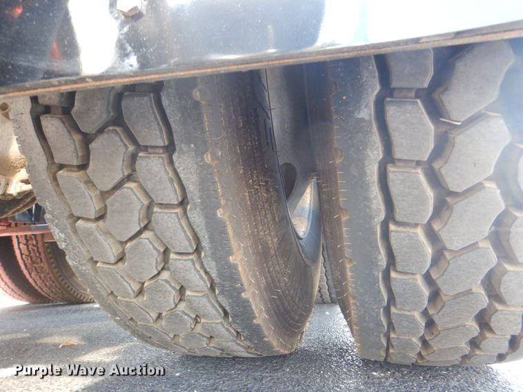 image for item DH7310 2005 Peterbilt 379  semi truck