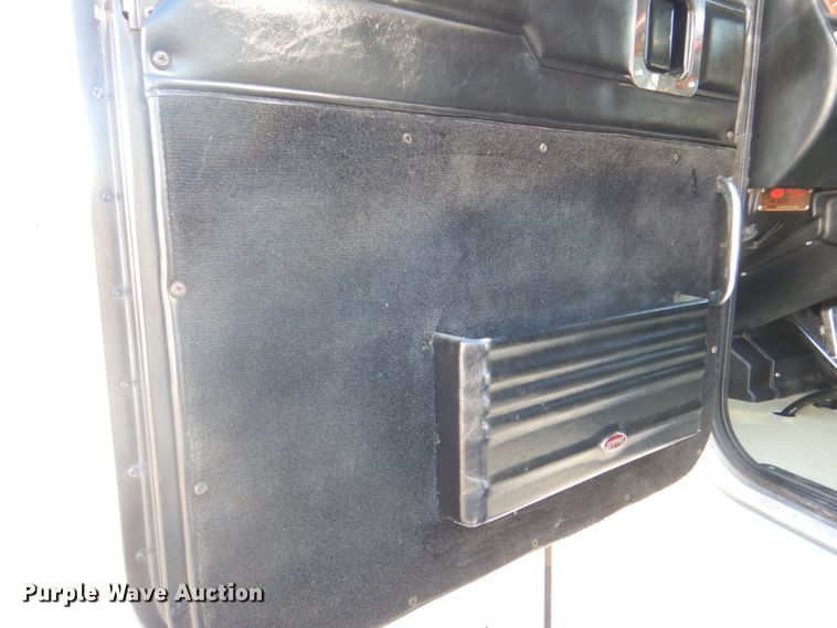 image for item DH7323 2003 Peterbilt 379  semi truck