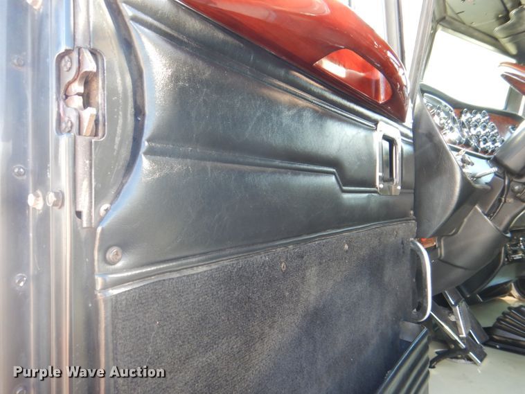 image for item DH7323 2003 Peterbilt 379  semi truck