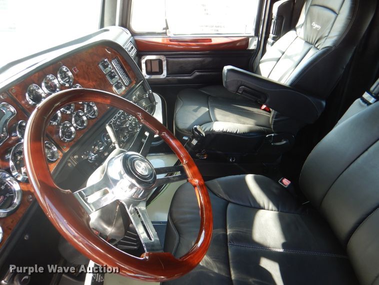 image for item DH7323 2003 Peterbilt 379  semi truck