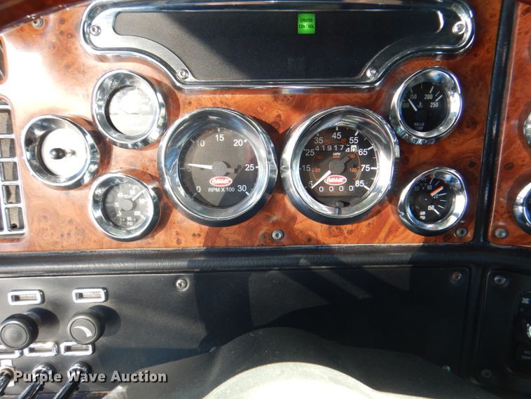 image for item DH7323 2003 Peterbilt 379  semi truck