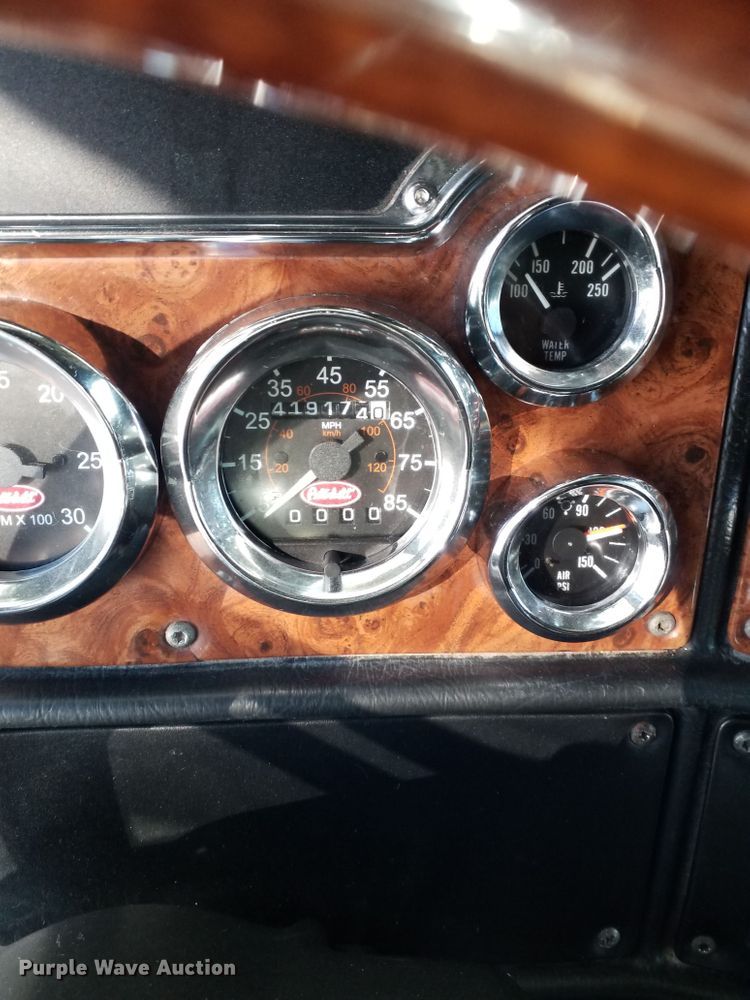 image for item DH7323 2003 Peterbilt 379  semi truck