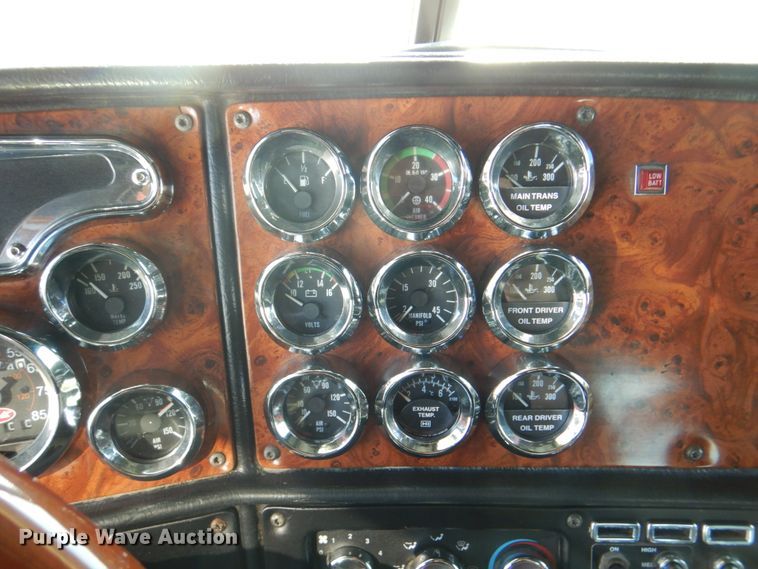 image for item DH7323 2003 Peterbilt 379  semi truck