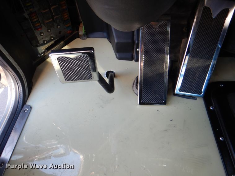 image for item DH7323 2003 Peterbilt 379  semi truck