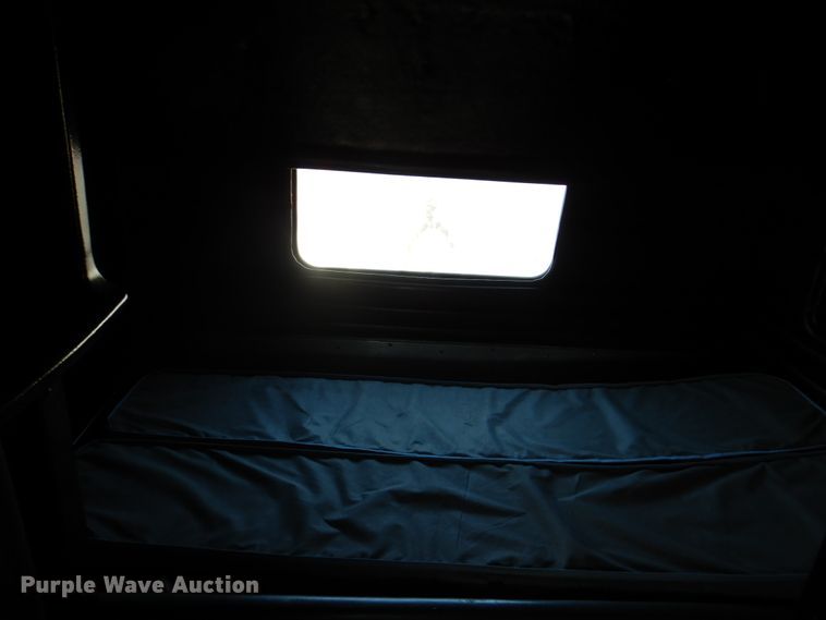 image for item DH7323 2003 Peterbilt 379  semi truck