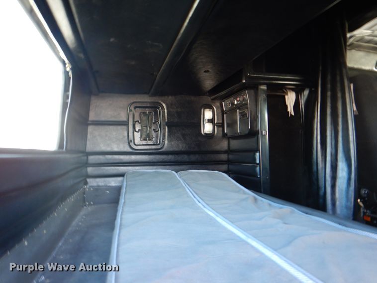 image for item DH7323 2003 Peterbilt 379  semi truck