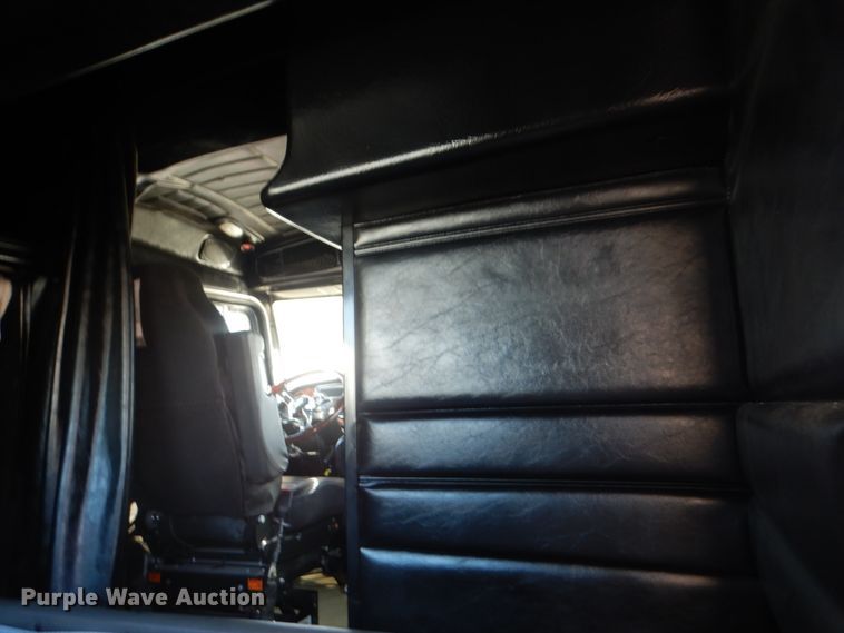 image for item DH7323 2003 Peterbilt 379  semi truck