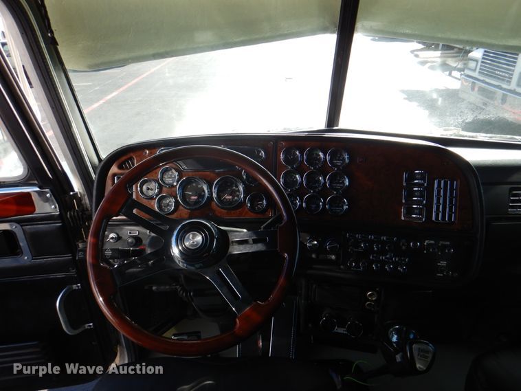 image for item DH7323 2003 Peterbilt 379  semi truck