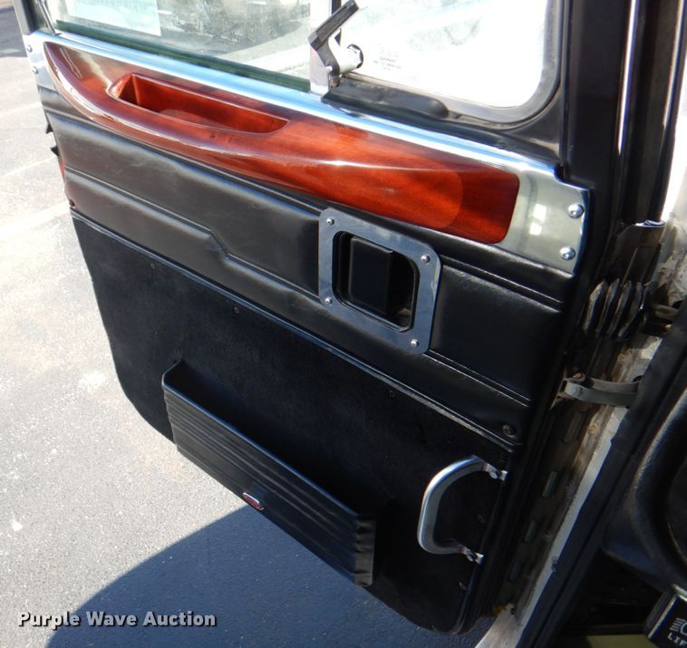 image for item DH7323 2003 Peterbilt 379  semi truck