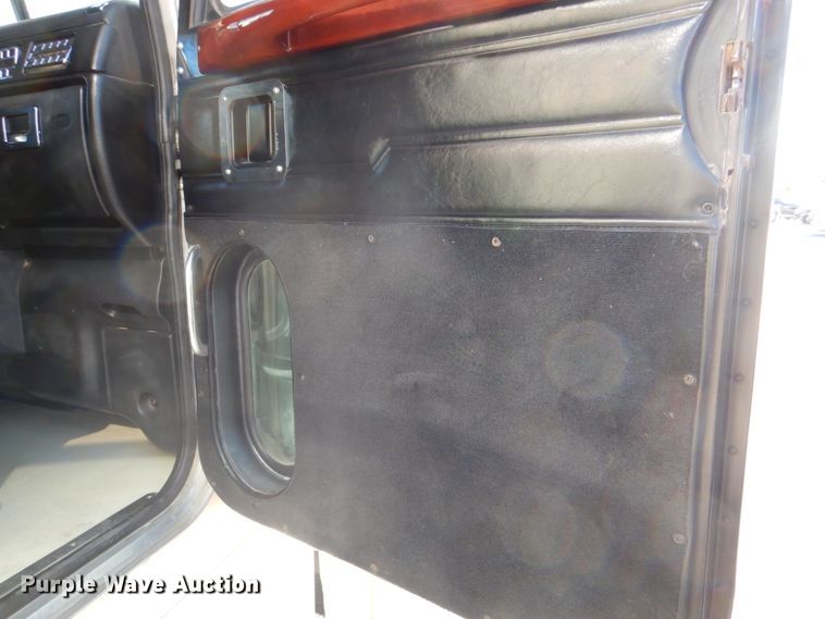 image for item DH7323 2003 Peterbilt 379  semi truck