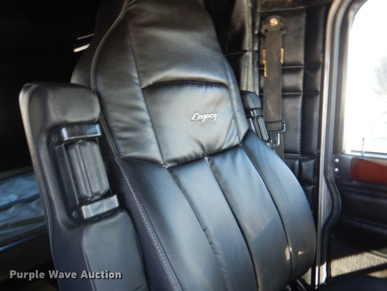 image for item DH7323 2003 Peterbilt 379  semi truck