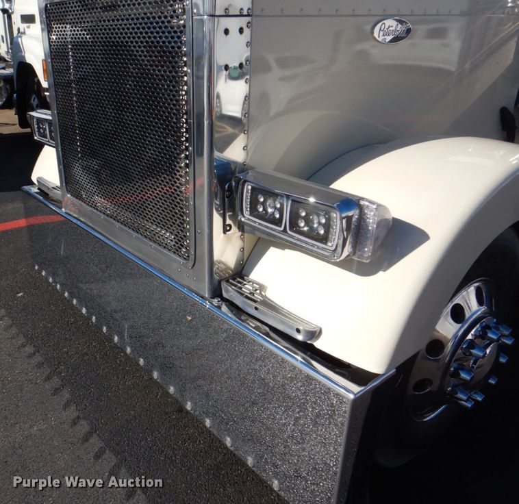 image for item DH7323 2003 Peterbilt 379  semi truck