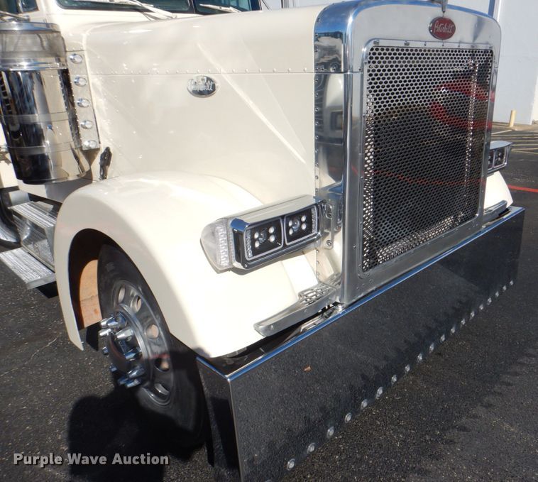 image for item DH7323 2003 Peterbilt 379  semi truck