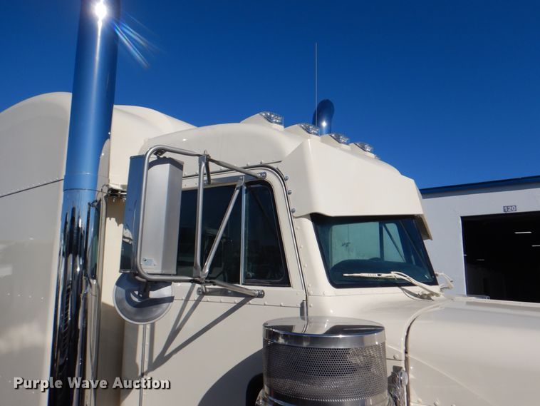 image for item DH7323 2003 Peterbilt 379  semi truck